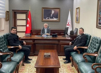 İlçe Kaymakamımız Sayın Vehbi BAKIR'ı Yönetim Kurulu Başkanımız  Sayın Murat ŞAN ve Sayın Genel Sekretrerimiz İbrahim ÖZDEMİR   makamında ziyaret etti.