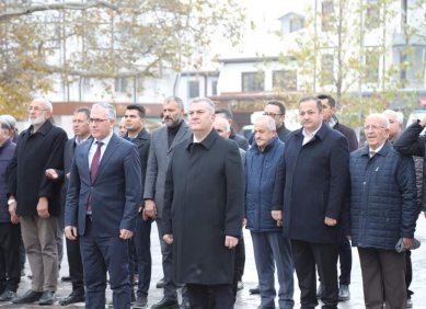 İlçemiz Atatürk Parkında ve Halk Eğitim Merkezinde düzenlenen “24 Kasım Öğretmenler Günü Kutlama” programına Yönetim Kurulu Başkanımız Murat ŞAN ve Genel Sekreterimiz İbrahim ÖZDEMİR katılım sağlamıştır.