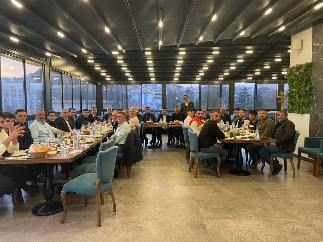 Polatlı bölgesinde faaliyet gösteren besici kardeşlerimizle bir araya gelerek iftar programımızı gerçekleştirdi. 