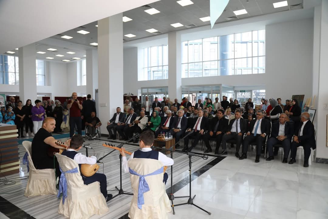 Yönetim Kurulu Başkanımız Murat ŞAN, “Hayat Boyu Öğrenme Haftası” kapsamında gerçekleşen yıl sonu sergisine katıldı. 